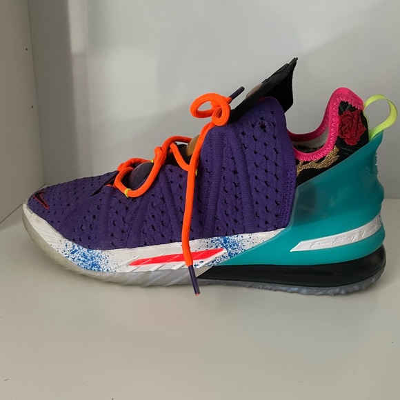 Lebron 18’s - Picture 2 of 5